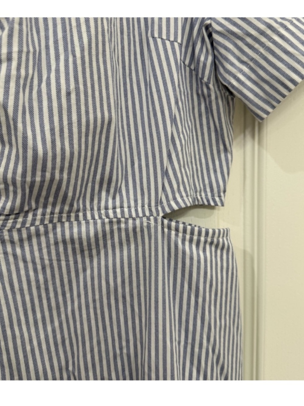 Striped Midi Navy and White Dress Large New with Tags
Old Navy Side Slit - Picture 8 of 11